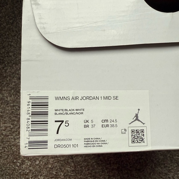 Jordan sneakers - Picture 8 of 9